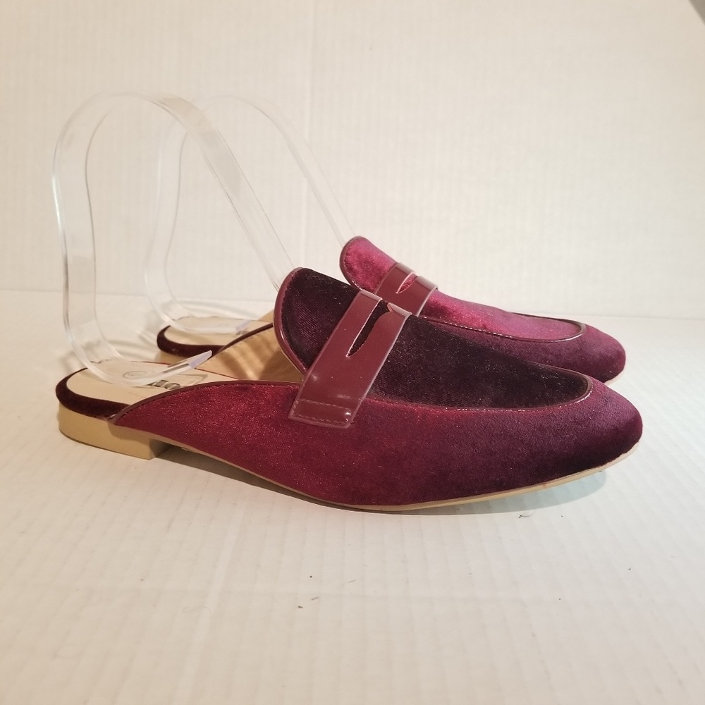 Hot Kiss Cranberry Red Rounded Mules Size 6
